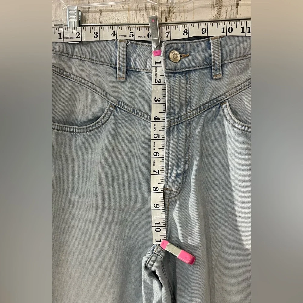 Divided by H & M Light wash Jeans High Waisted Vintage look Size 8 - Picture 4 of 9